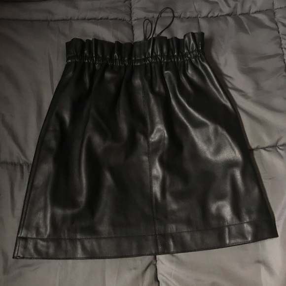H&M Drawstring Paper Bag Faux Leather Skirt - Picture 5 of 5